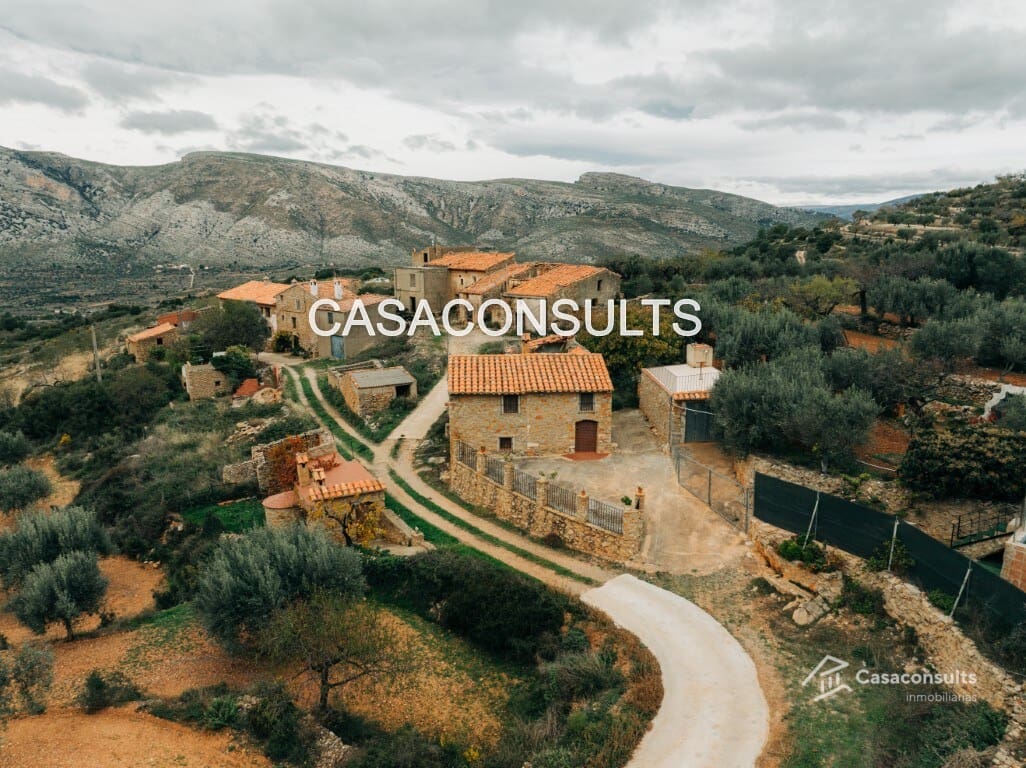 4 soveværelse Finca/Landehus til salg i Los Rosildos med garage - € 95.000 (Ref: 9413547)