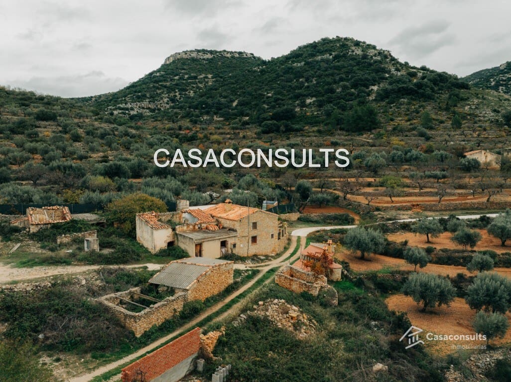 4 soveværelse Finca/Landehus til salg i Los Rosildos med garage - € 95.000 (Ref: 9413547)