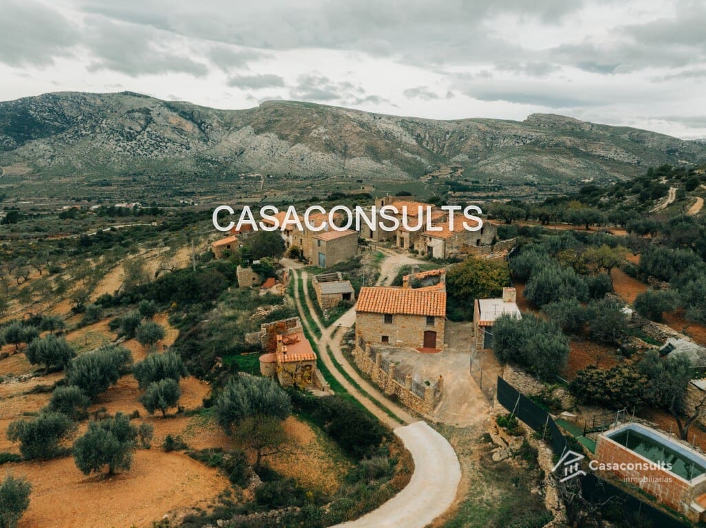 4 soveværelse Finca/Landehus til salg i Los Rosildos med garage - € 95.000 (Ref: 9413547)