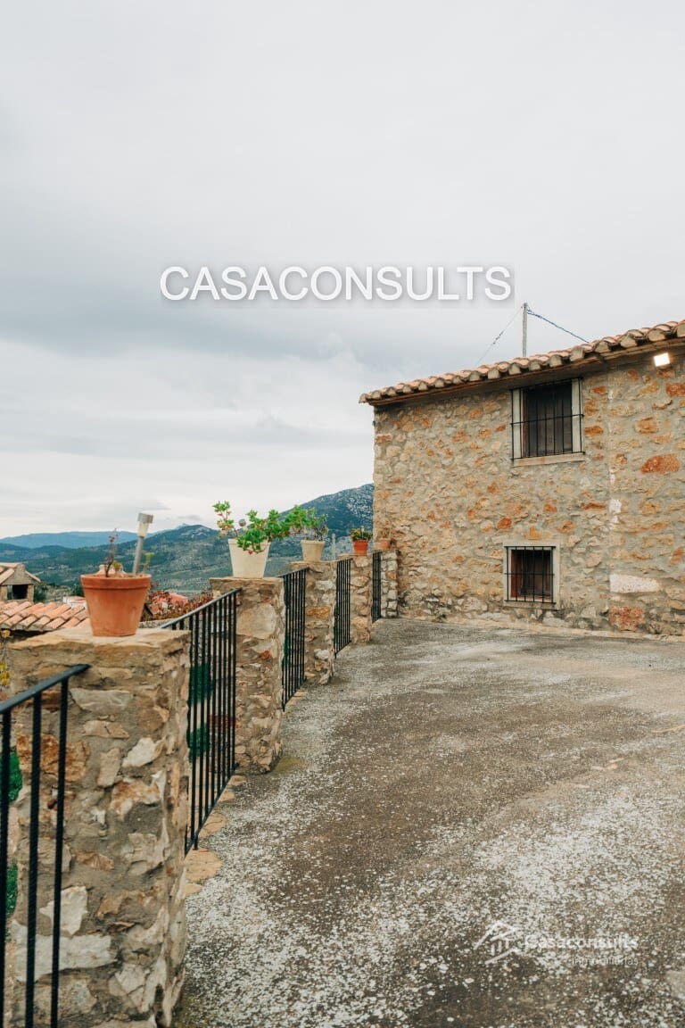 4 soveværelse Finca/Landehus til salg i Los Rosildos med garage - € 95.000 (Ref: 9413547)