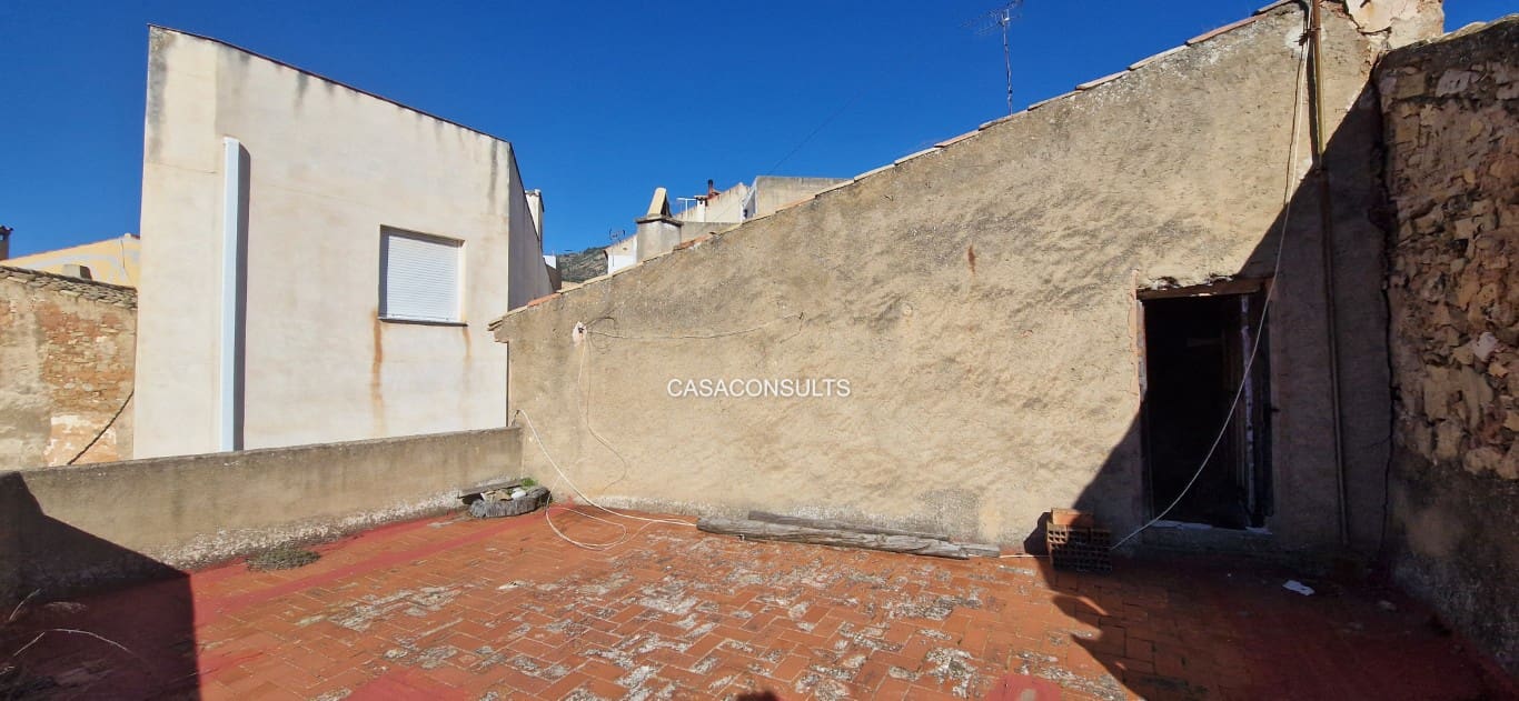 5 slaapkamer Appartement te koop in Figueroles - € 40.000 (Ref: 9606307)