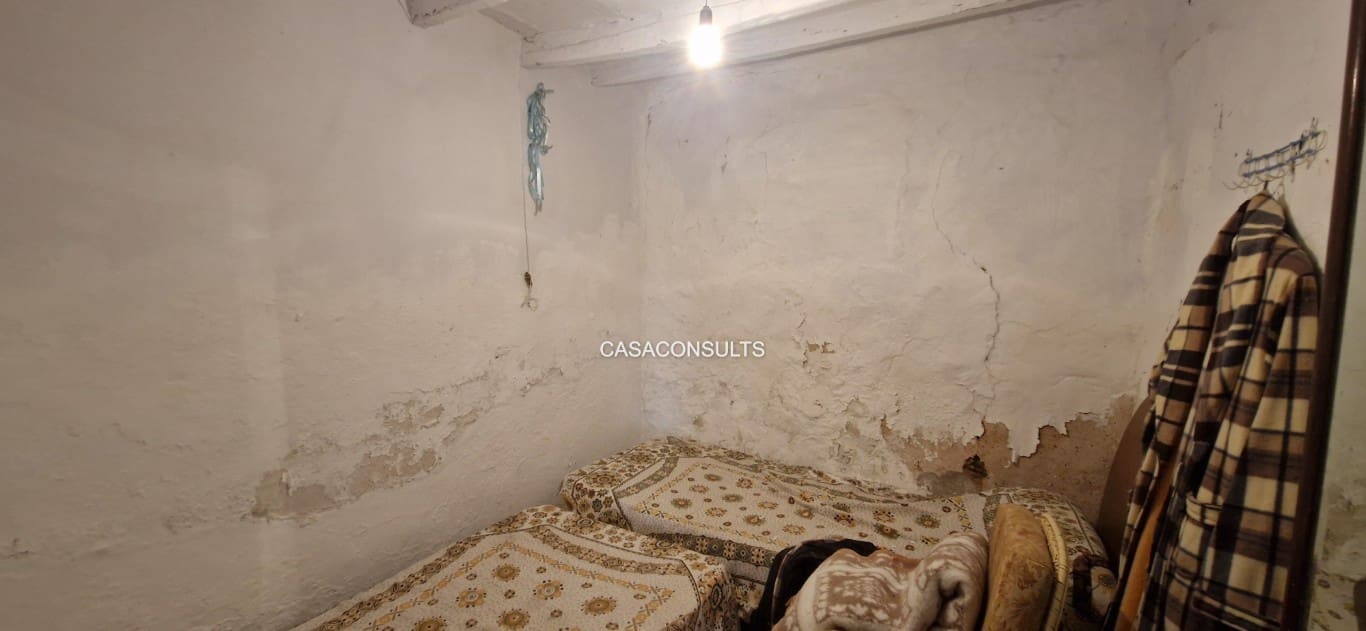 5 slaapkamer Appartement te koop in Figueroles - € 40.000 (Ref: 9606307)