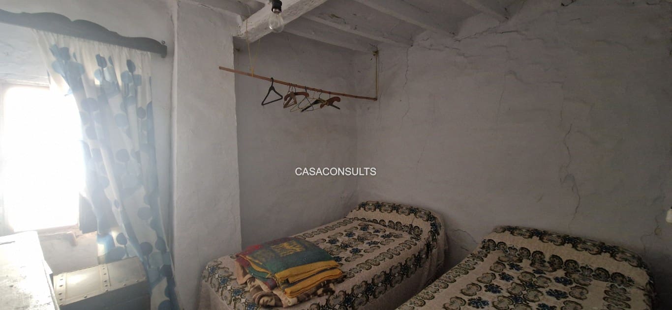 5 slaapkamer Appartement te koop in Figueroles - € 40.000 (Ref: 9606307)