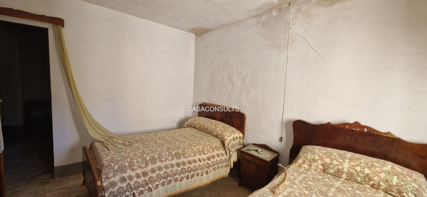 5 slaapkamer Appartement te koop in Figueroles - € 40.000 (Ref: 9606307)