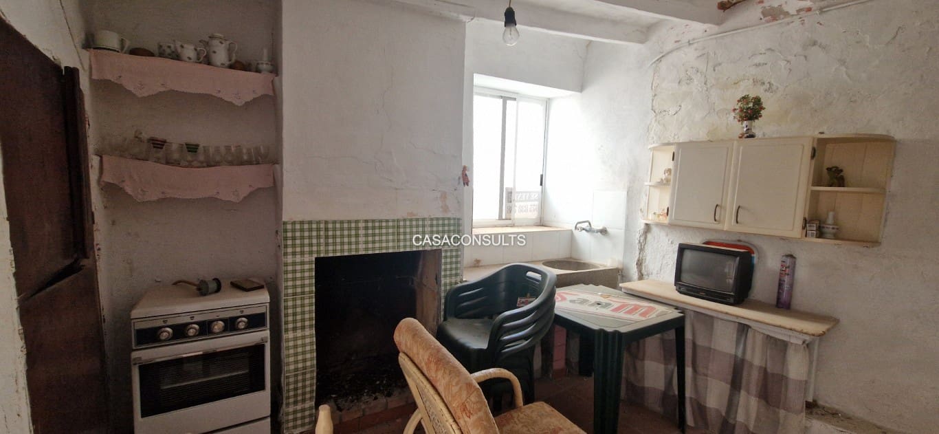 5 slaapkamer Appartement te koop in Figueroles - € 40.000 (Ref: 9606307)