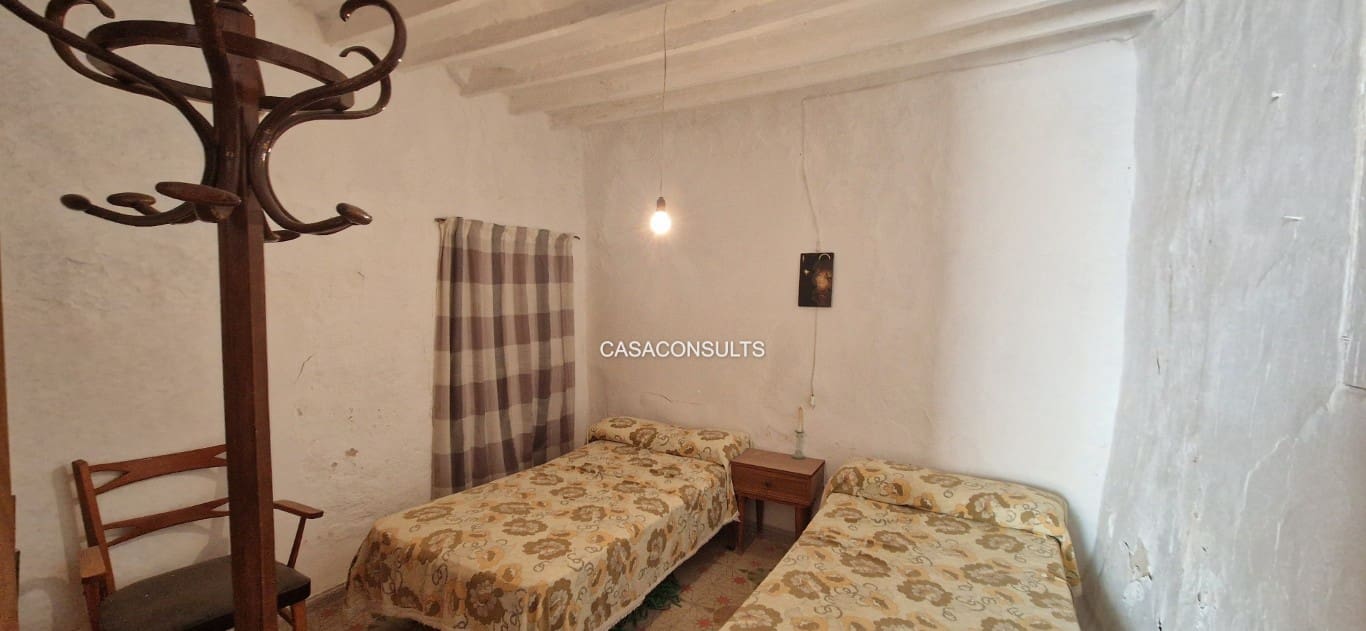 5 slaapkamer Appartement te koop in Figueroles - € 40.000 (Ref: 9606307)