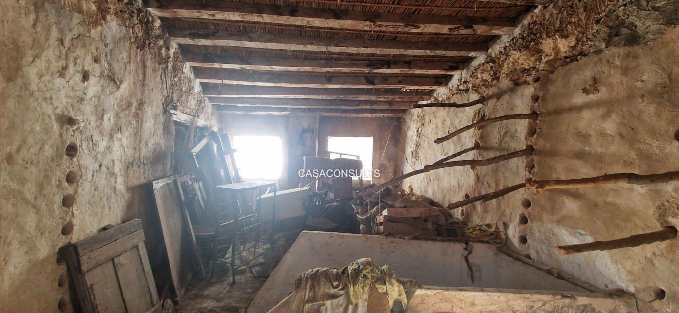 5 slaapkamer Appartement te koop in Figueroles - € 40.000 (Ref: 9606307)