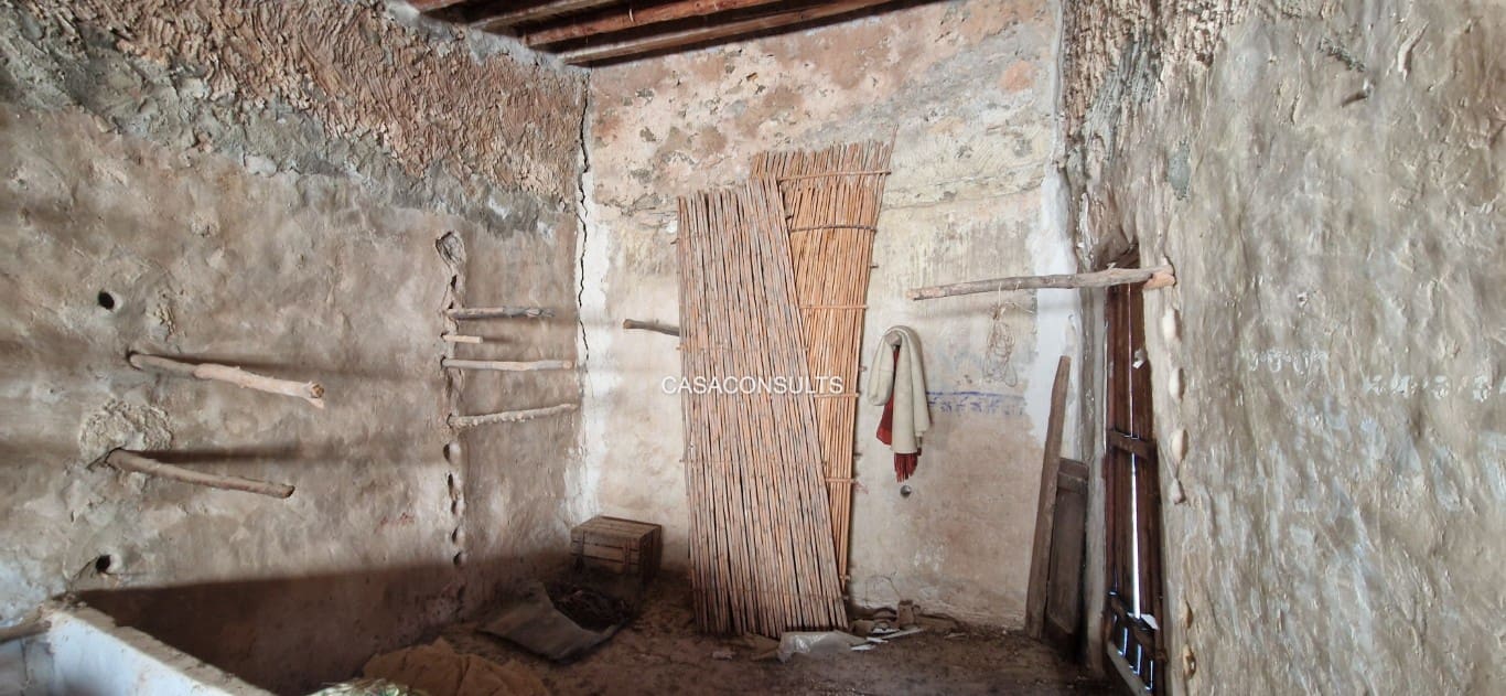 5 slaapkamer Appartement te koop in Figueroles - € 40.000 (Ref: 9606307)