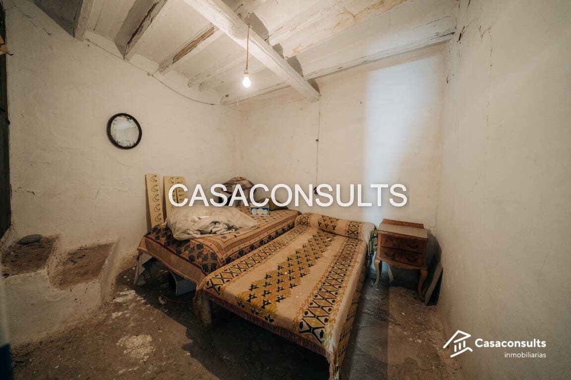 5 bedroom Apartment for sale in Figueroles - € 40,000 (Ref: 9606307)