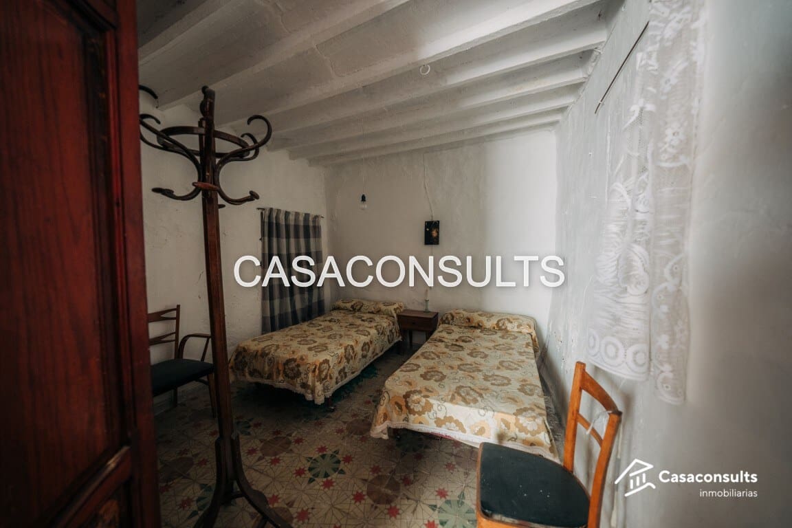 5 bedroom Apartment for sale in Figueroles - € 40,000 (Ref: 9606307)
