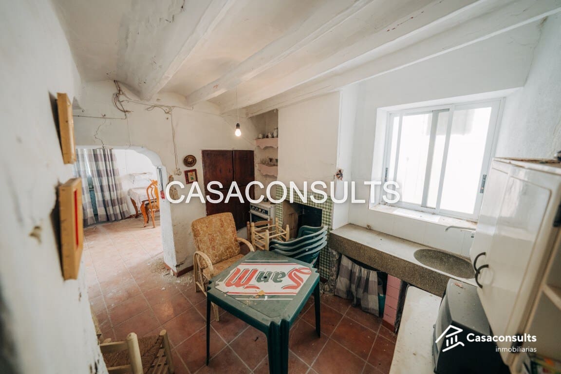 5 bedroom Apartment for sale in Figueroles - € 40,000 (Ref: 9606307)