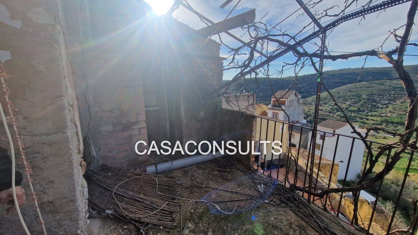 Casa de 3 habitaciones en Les Useres en venta - 26.000 € (Ref: 9626117)