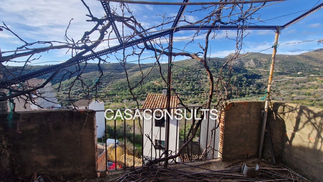 Casa de 3 habitaciones en Les Useres en venta - 26.000 € (Ref: 9626117)