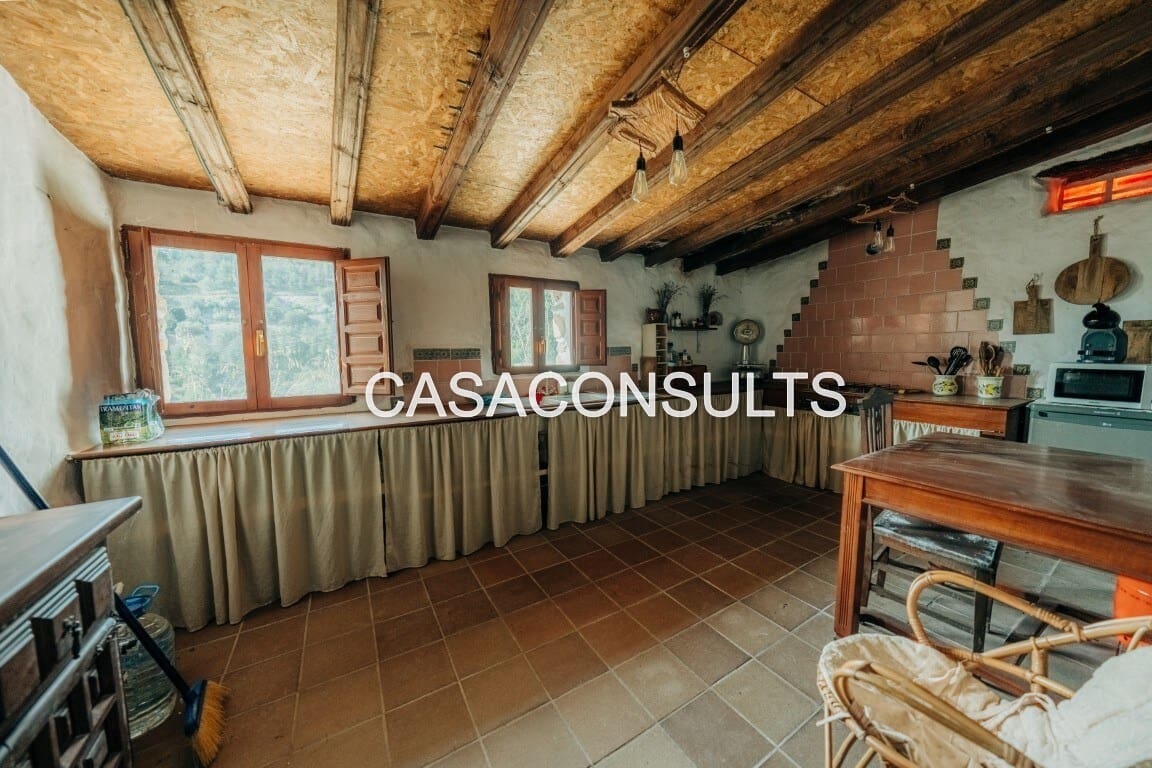 2 bedroom Villa for sale in Atzeneta del Maestrat - € 150,000 (Ref: 9823649)