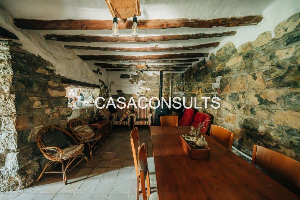 2 bedroom Villa for sale in Atzeneta del Maestrat - € 150,000 (Ref: 9823649)