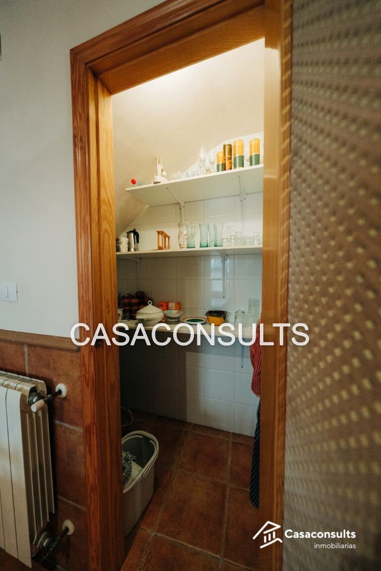Casa de 4 habitaciones en Sierra Engarcerán en venta - 105.000 € (Ref: 9823829)