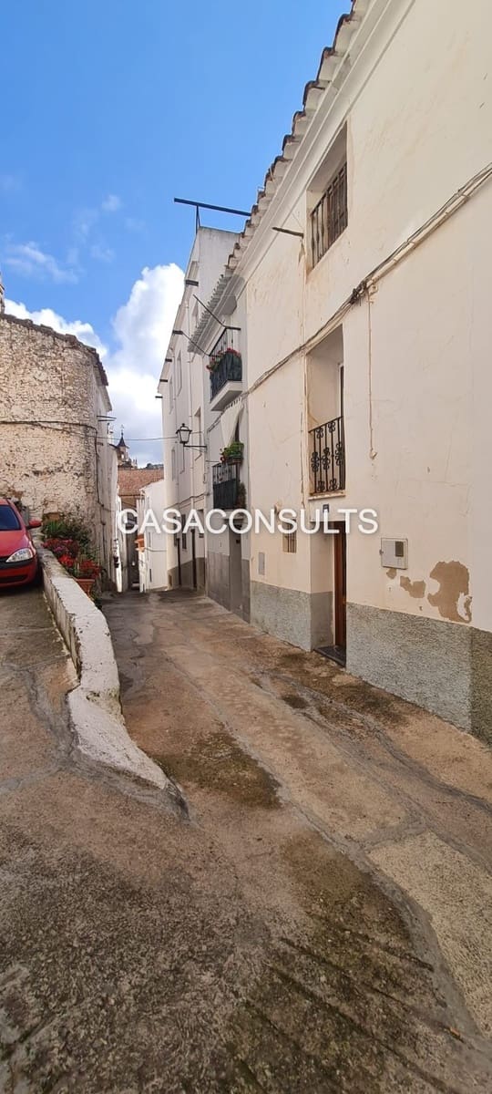 Casa de 6 habitaciones en Llucena  en venta - 75.000 € (Ref: 9844051)