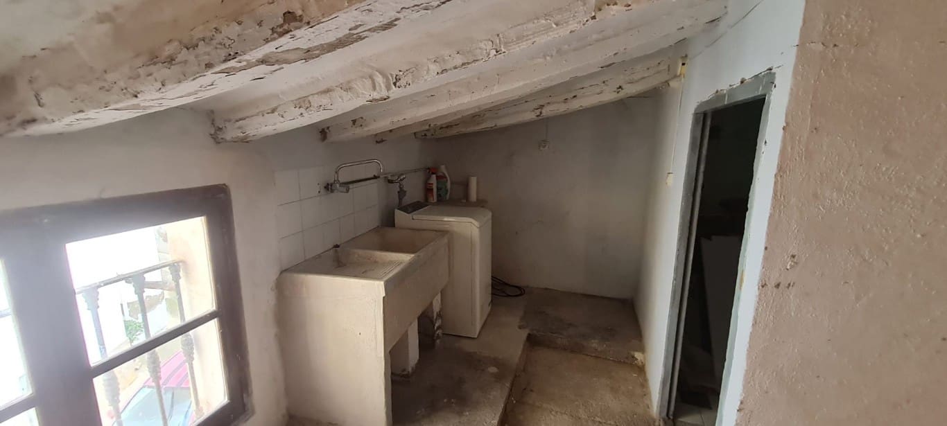 Casa de 6 habitaciones en Llucena  en venta - 75.000 € (Ref: 9844051)