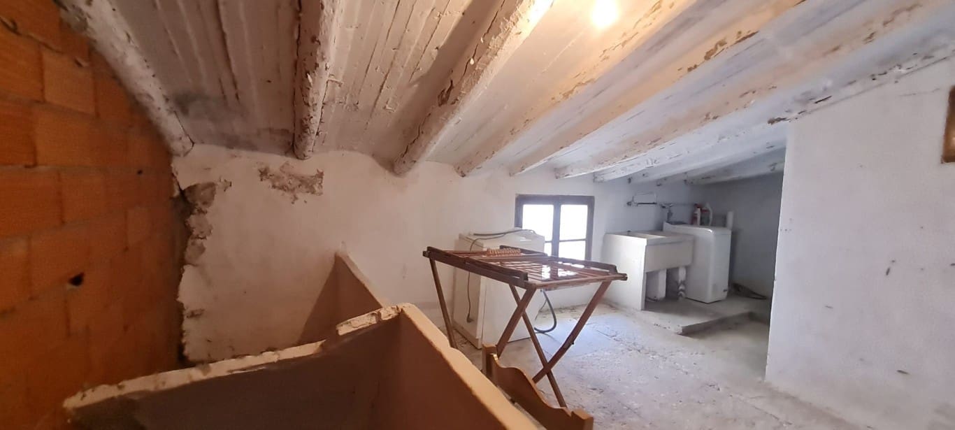 Casa de 6 habitaciones en Llucena  en venta - 75.000 € (Ref: 9844051)