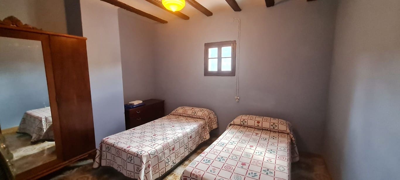 Casa de 6 habitaciones en Llucena  en venta - 75.000 € (Ref: 9844051)
