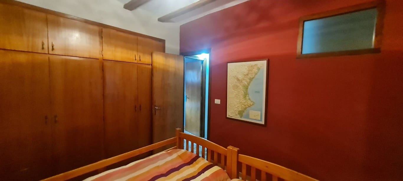 Casa de 6 habitaciones en Llucena  en venta - 75.000 € (Ref: 9844051)