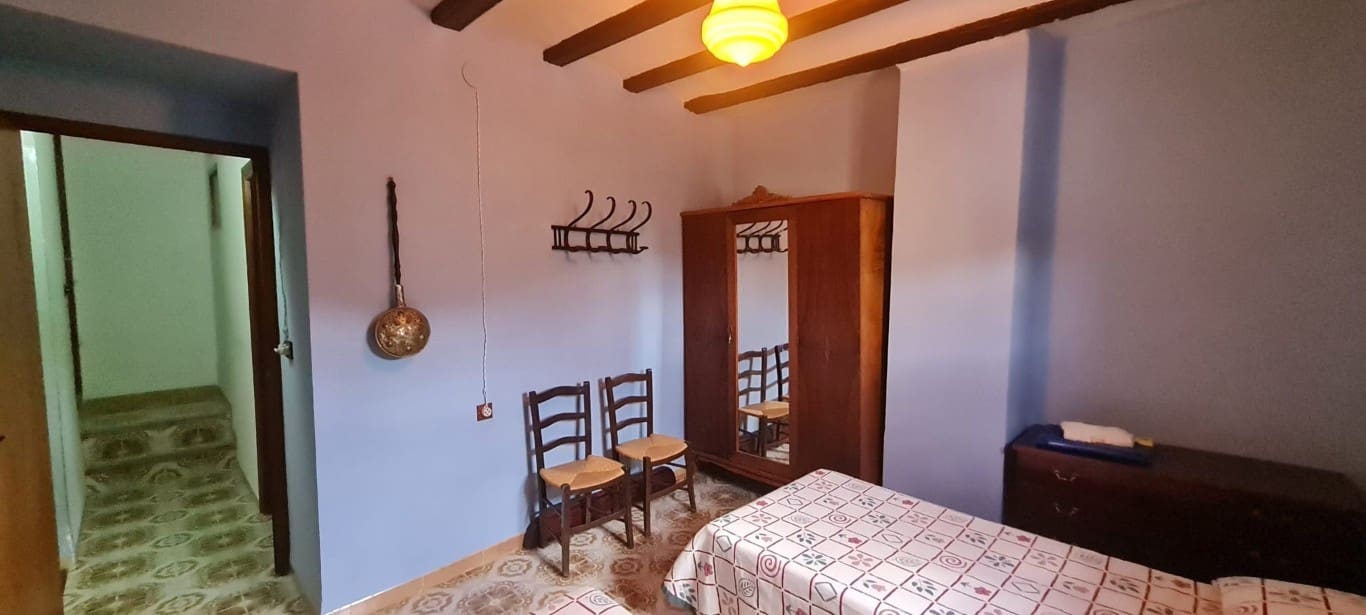 Casa de 6 habitaciones en Llucena  en venta - 75.000 € (Ref: 9844051)