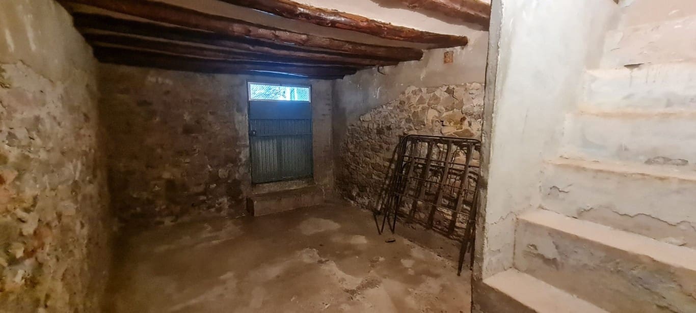 Casa de 6 habitaciones en Llucena  en venta - 75.000 € (Ref: 9844051)