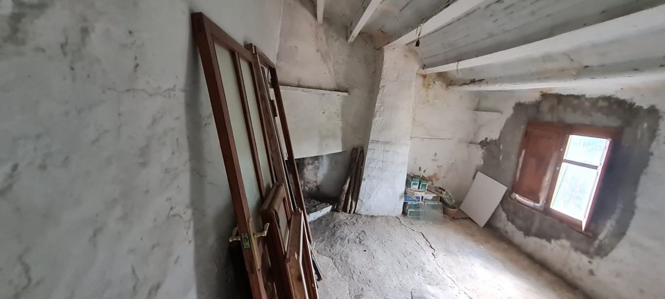 Casa de 6 habitaciones en Llucena  en venta - 75.000 € (Ref: 9844051)