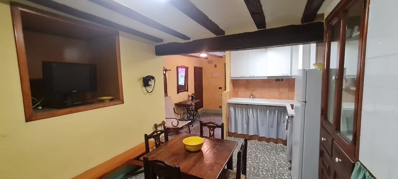 Casa de 6 habitaciones en Llucena  en venta - 75.000 € (Ref: 9844051)