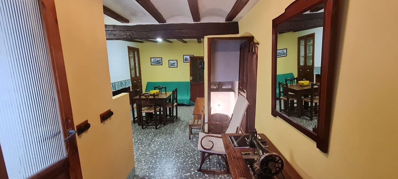 Casa de 6 habitaciones en Llucena  en venta - 75.000 € (Ref: 9844051)