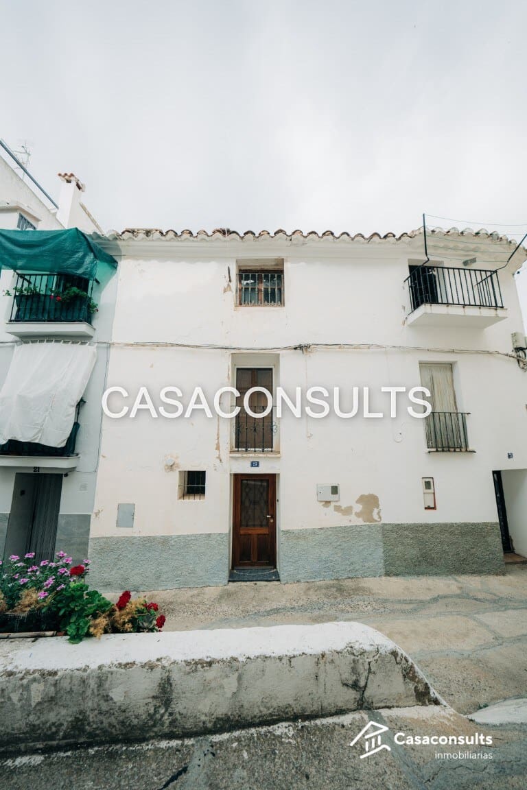 6 slaapkamer Huis te koop in Llucena  - € 75.000 (Ref: 9844051)