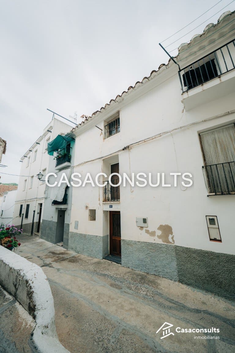 6 slaapkamer Huis te koop in Llucena  - € 75.000 (Ref: 9844051)