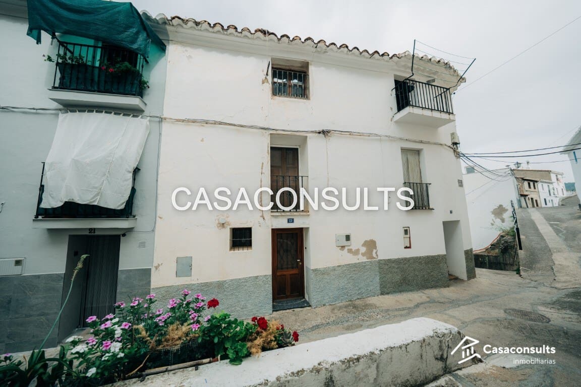 6 slaapkamer Huis te koop in Llucena  - € 75.000 (Ref: 9844051)