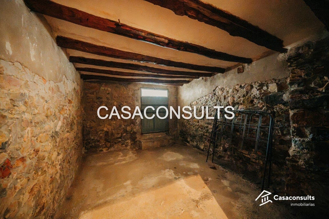 6 slaapkamer Huis te koop in Llucena  - € 75.000 (Ref: 9844051)