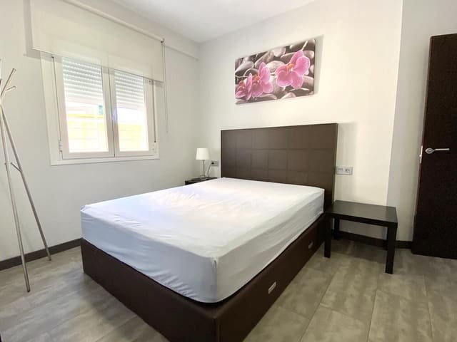 2 soveværelse Lejlighed til leje i Las Gaviotas  - Carvajal, Fuengirola med garage - € 1.200 (Ref: 10015095)