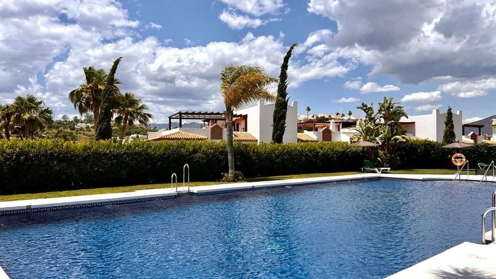 3 quarto Apartamento para arrendar em Mijas com piscina garagem - 1 650 € (Ref: 10023627)