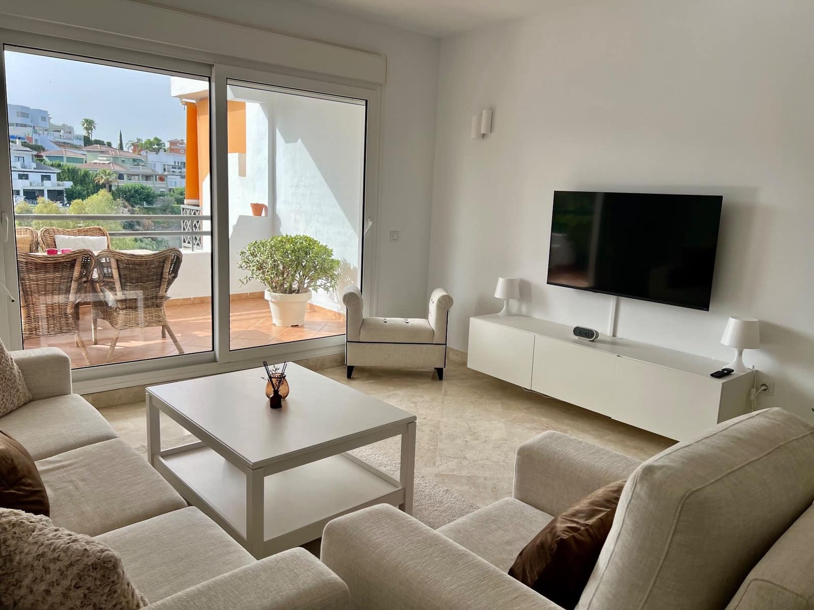 3 quarto Apartamento para arrendar em Mijas com piscina garagem - 1 650 € (Ref: 10023627)