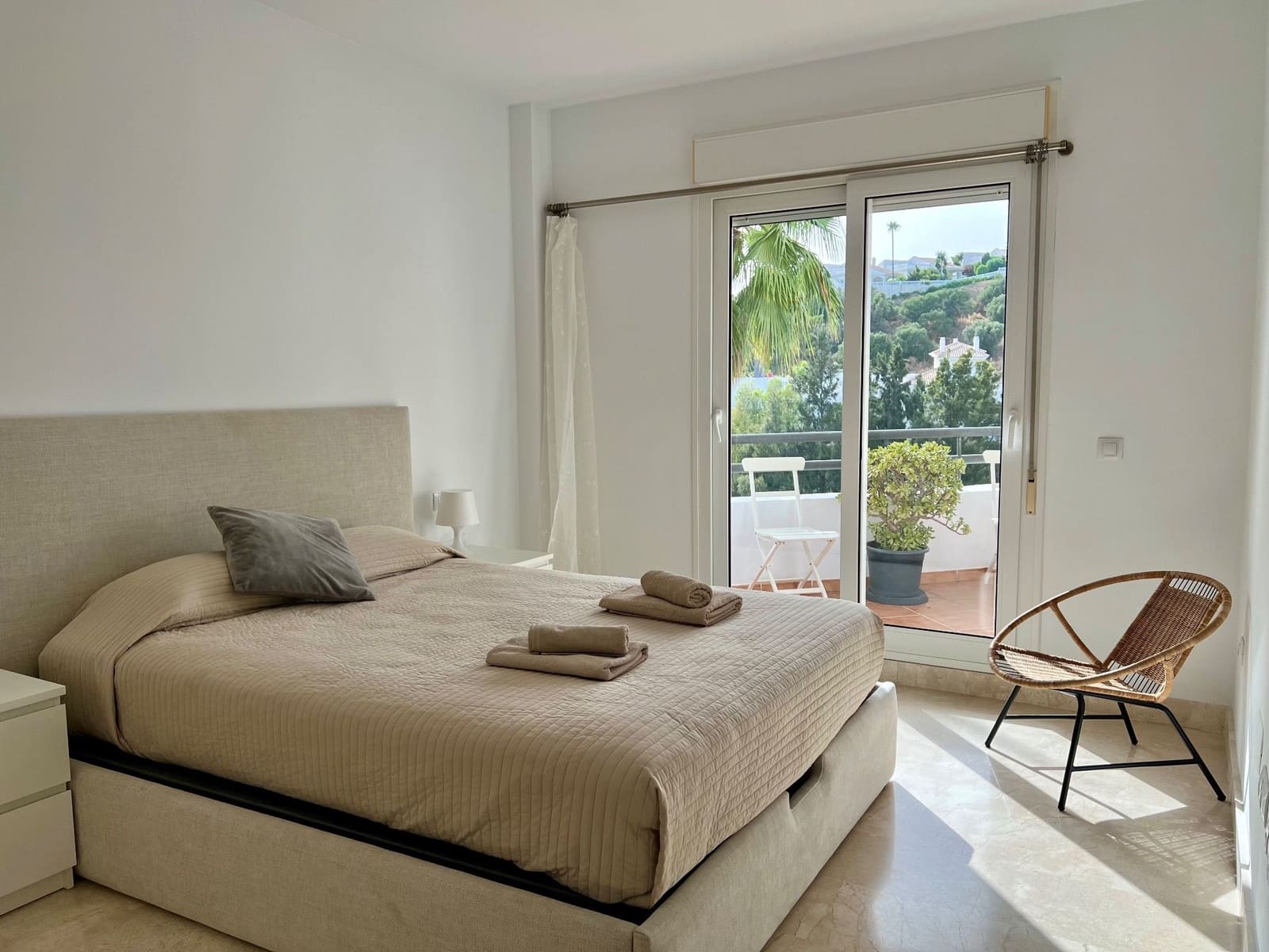 3 quarto Apartamento para arrendar em Mijas com piscina garagem - 1 650 € (Ref: 10023627)