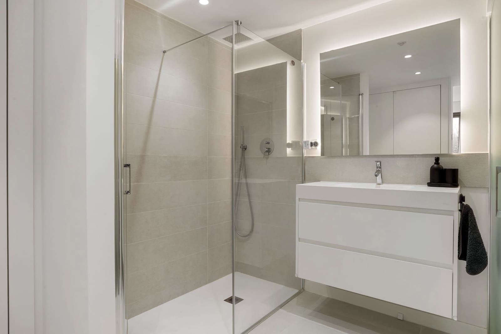 Piso de 2 habitaciones en Fuengirola en venta con piscina garaje - 675.000 € (Ref: 9371141)