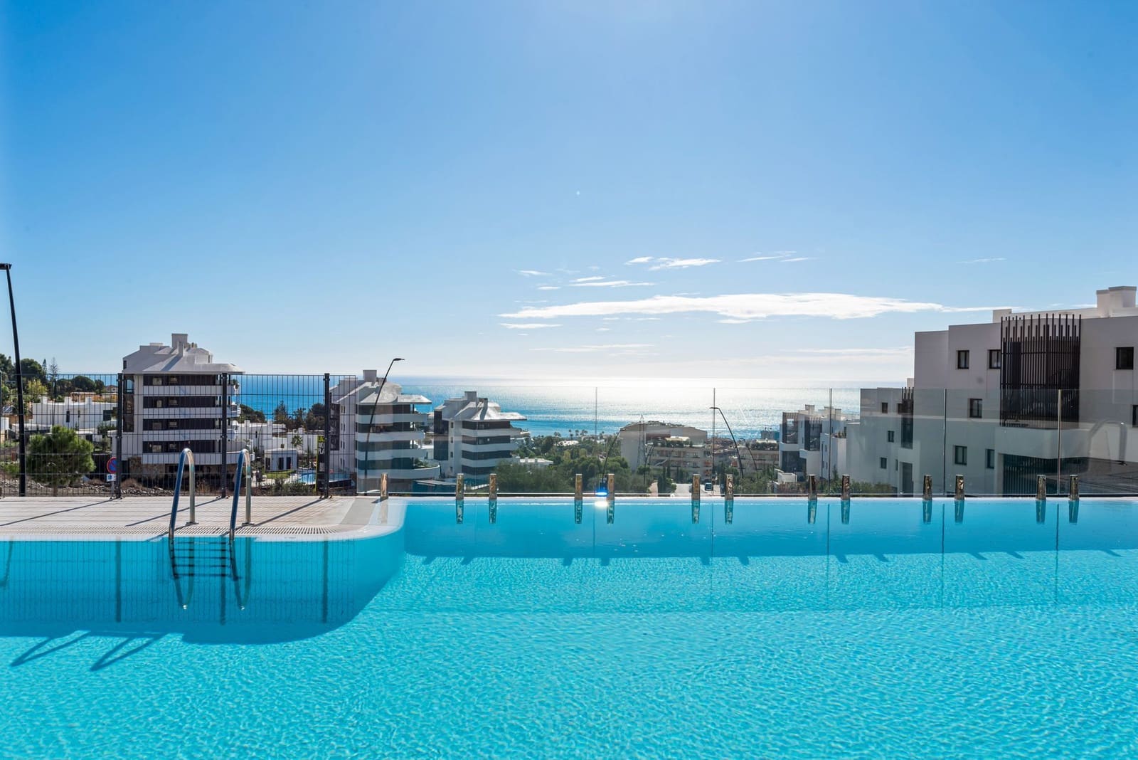 Piso de 2 habitaciones en Fuengirola en venta con piscina garaje - 675.000 € (Ref: 9371141)