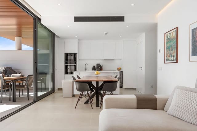 Piso de 2 habitaciones en El Higuerón, Fuengirola en venta con piscina garaje - 675.000 € (Ref: 9371141)