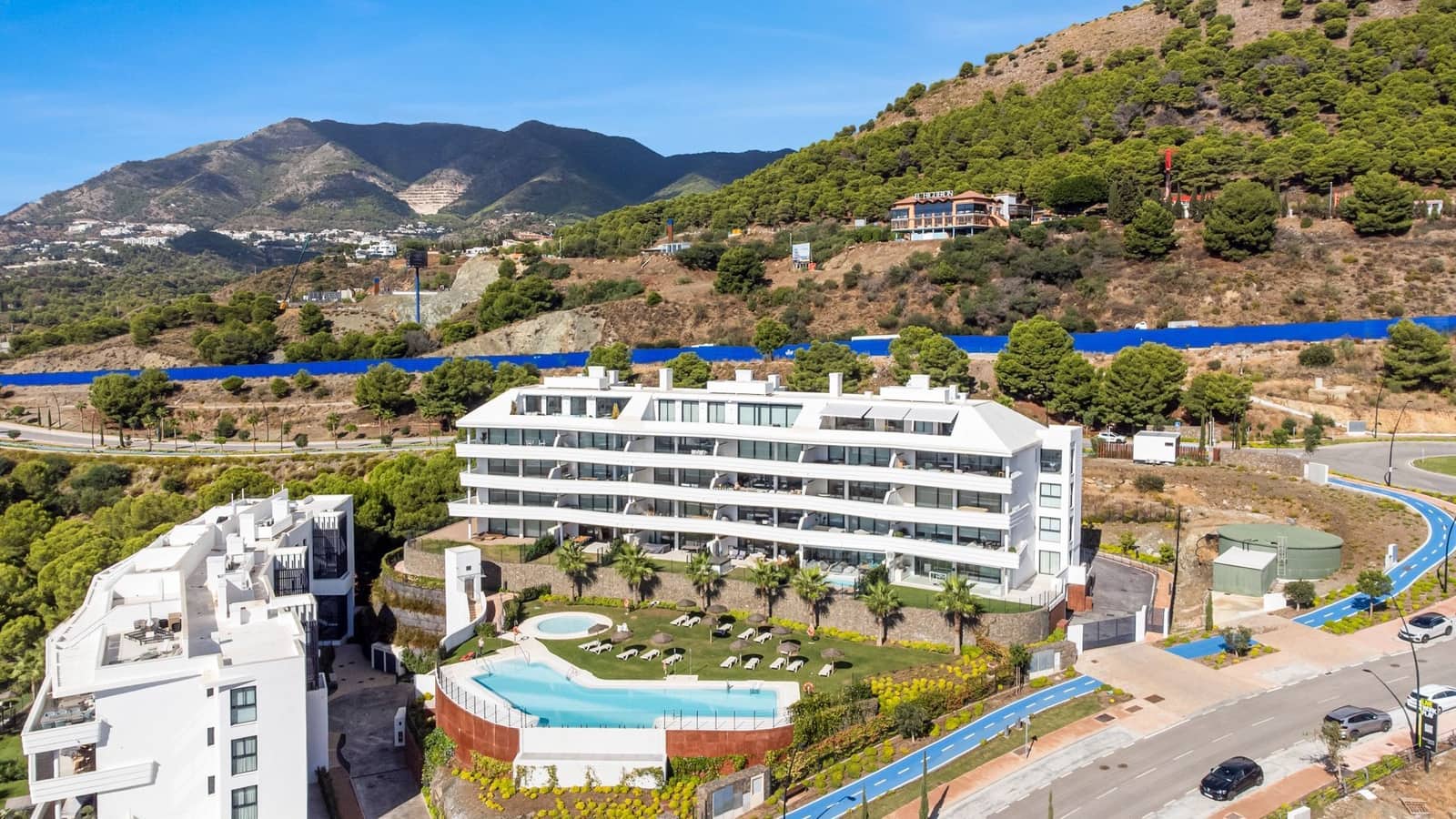 Piso de 2 habitaciones en Fuengirola en venta con piscina garaje - 675.000 € (Ref: 9371141)