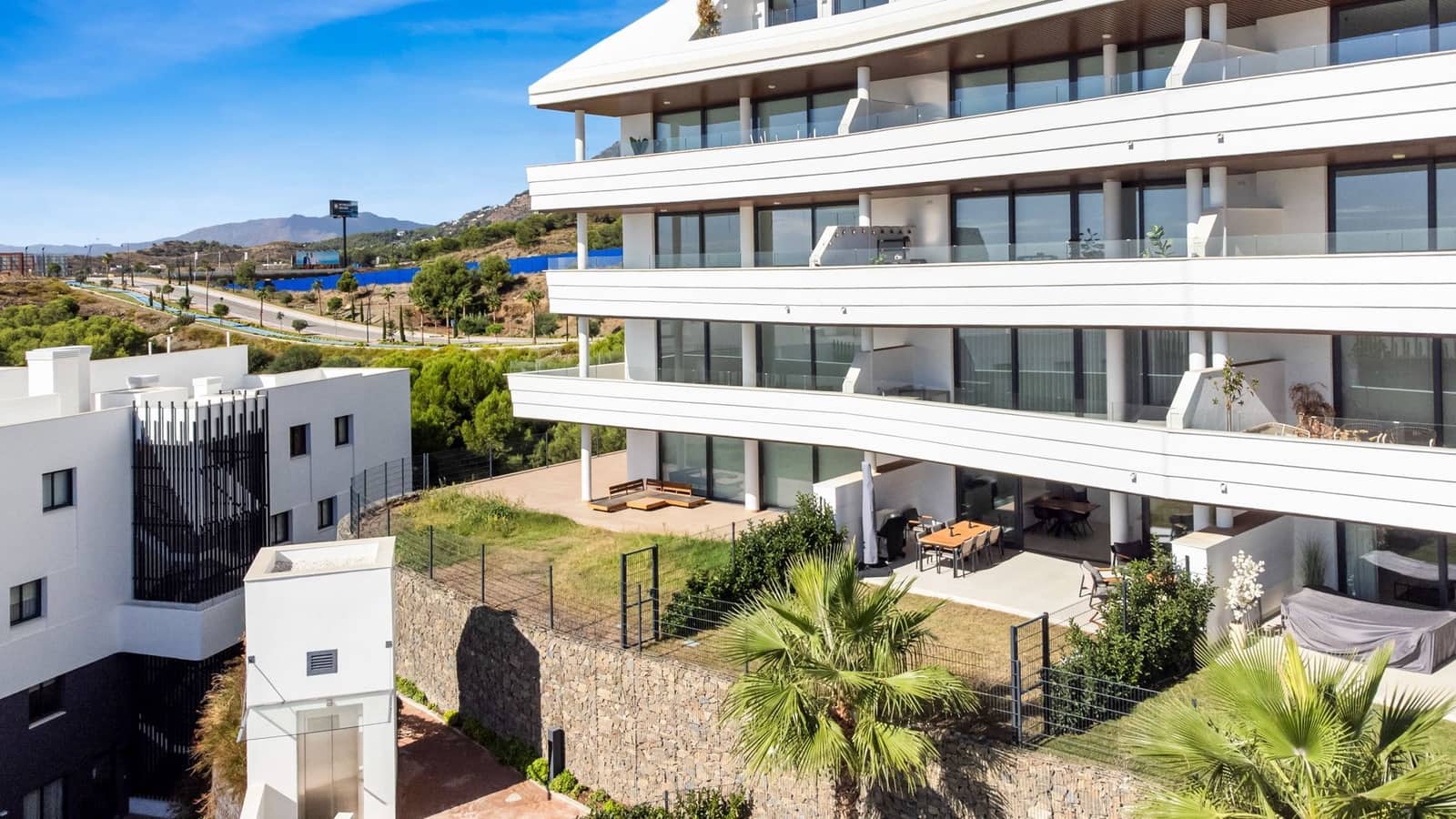 Piso de 2 habitaciones en Fuengirola en venta con piscina garaje - 675.000 € (Ref: 9371141)