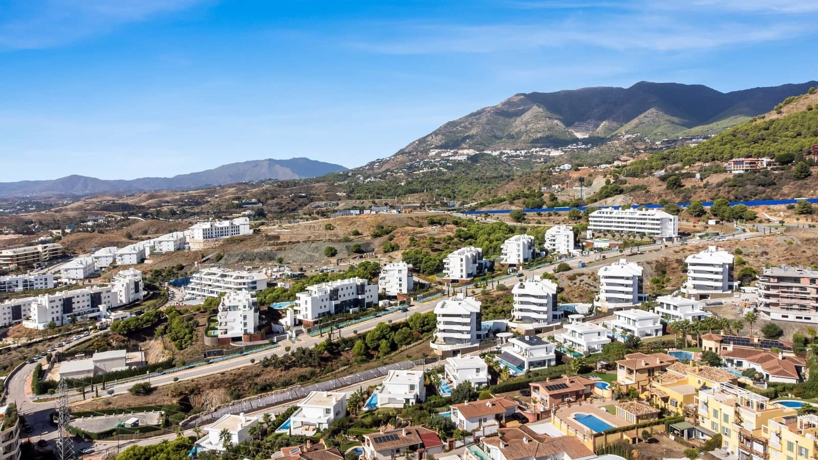 Piso de 2 habitaciones en Fuengirola en venta con piscina garaje - 675.000 € (Ref: 9371141)