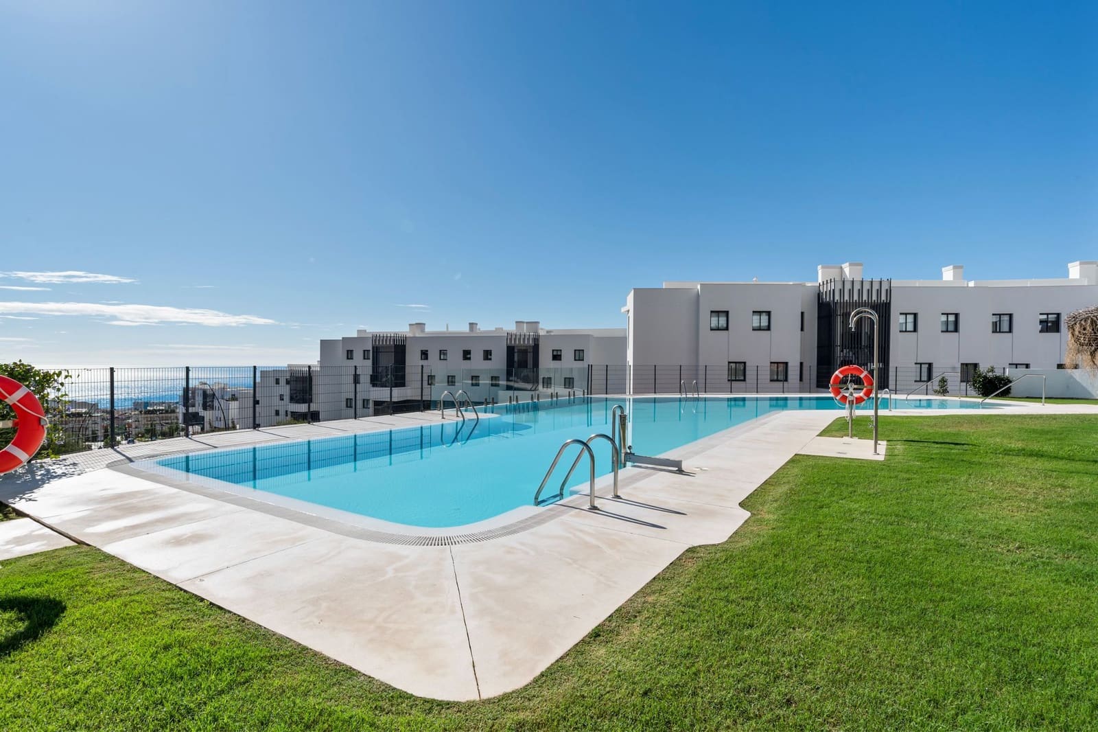 Piso de 2 habitaciones en Fuengirola en venta con piscina garaje - 675.000 € (Ref: 9371141)