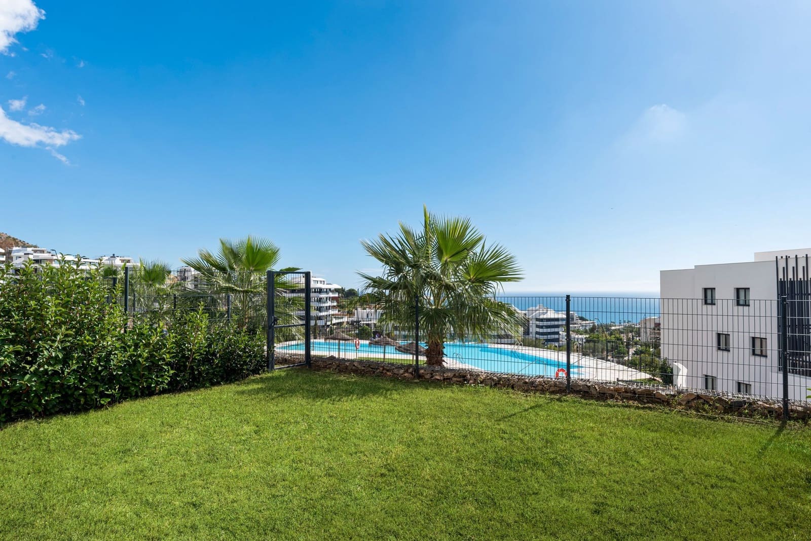 Piso de 2 habitaciones en Fuengirola en venta con piscina garaje - 675.000 € (Ref: 9371141)