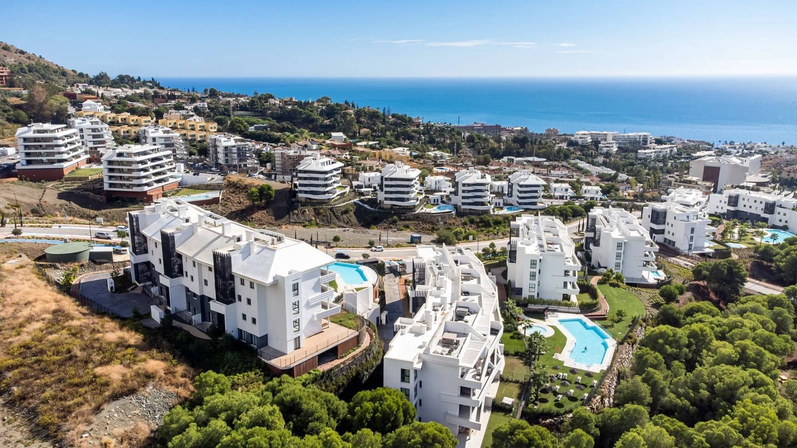 Piso de 2 habitaciones en Fuengirola en venta con piscina garaje - 675.000 € (Ref: 9371141)