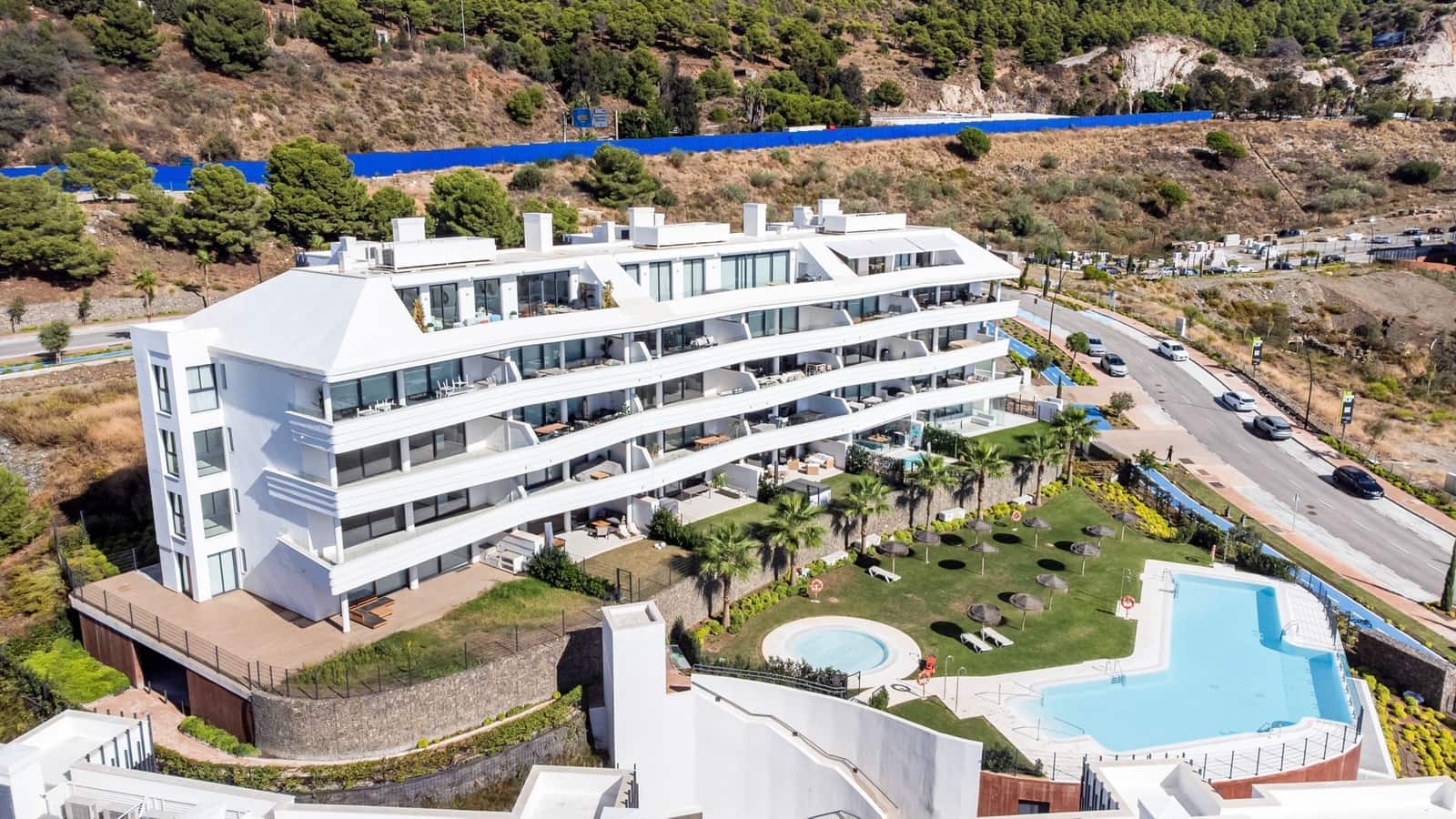 Piso de 2 habitaciones en Fuengirola en venta con piscina garaje - 675.000 € (Ref: 9371141)