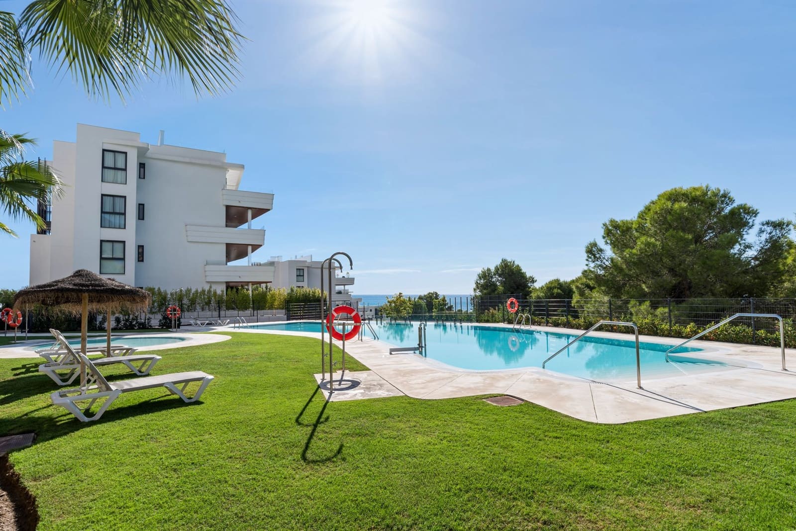 Piso de 2 habitaciones en Fuengirola en venta con piscina garaje - 675.000 € (Ref: 9371141)