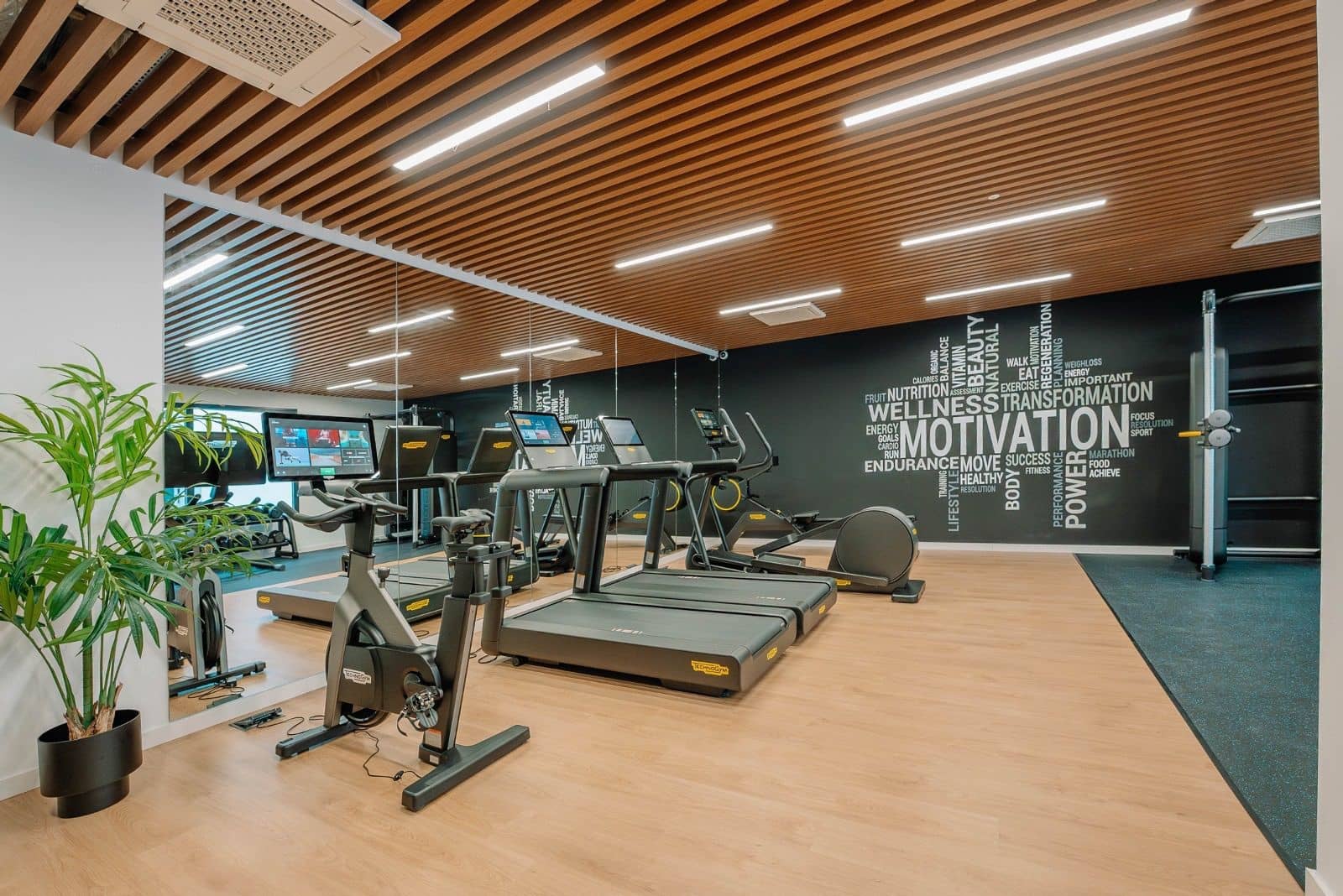 Piso de 2 habitaciones en Fuengirola en venta con piscina garaje - 659.500 € (Ref: 9376658)